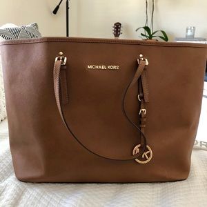 New Michael Kors Saffiano Leather Bag In Camel